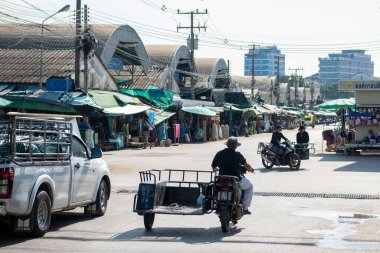 Tayland, Sa Kaeo, Kasım 14, 2025 - Tayland 'ın Sa Kaeo ilindeki Aranyaprathet şehrindeki Ban Khlong Luek Sınır Pazarı.