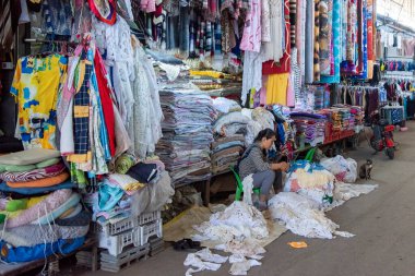 Tayland, Sa Kaeo, Kasım 14, 2025 - Tayland 'ın Sa Kaeo ilindeki Aranyaprathet şehrindeki Ban Khlong Luek Sınır Pazarı.