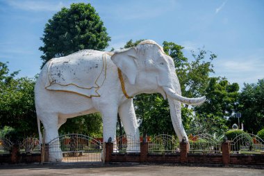 Tayland, Sa Kaeo, 14 Kasım 2025 - Wat Khok Saphan Khao Tayland 'ın Sa Kaeo ilinde Aranyaptathet' de.