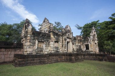 Tayland 'ın Sa Kaeo ilindeki Prasat Sdok Kok Thom Tapınağı kalıntıları. Tayland, Sa Kaeo, Kasım, 13, 2025