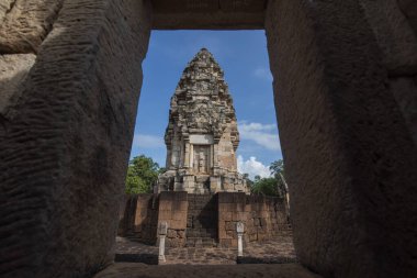 Tayland 'ın Sa Kaeo ilindeki Prasat Sdok Kok Thom Tapınağı kalıntıları. Tayland, Sa Kaeo, Kasım, 13, 2025
