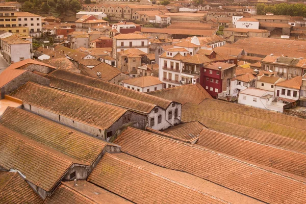 Telhados de edifícios antigos no Porto — Fotografia de Stock
