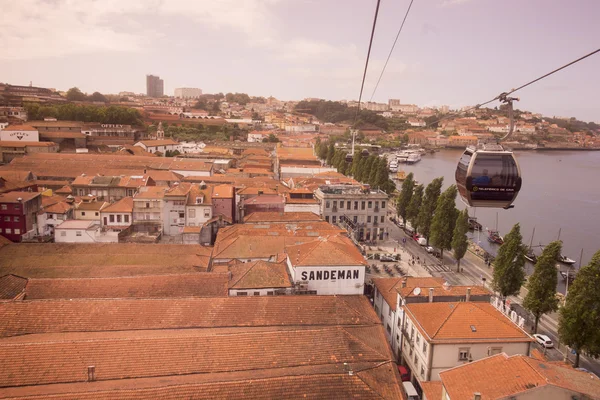 Lanové dráhy a staré město na řece Douro — Stock fotografie