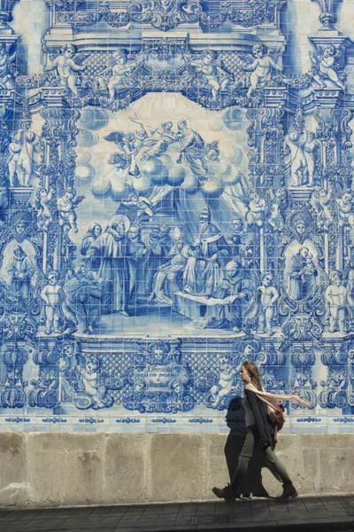 Handmålad kakel azulejo i Porto — Stockfoto