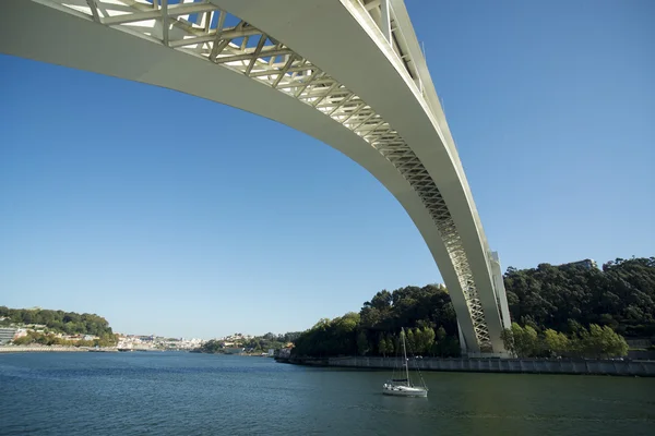 Ponte da arrabida sul fiume Douro — Foto Stock
