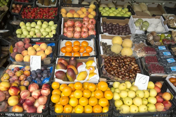Fruits at the Market Mercado do Bolhao — ストック写真