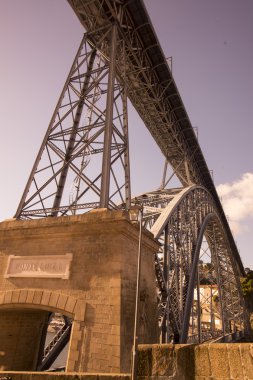 Bottom view of Ponte de Dom Luis 1
