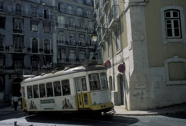 EUROPE PORTUGAL LISBON TRANSPORT FUNICULAR TRAIN — Stock Photo, Image