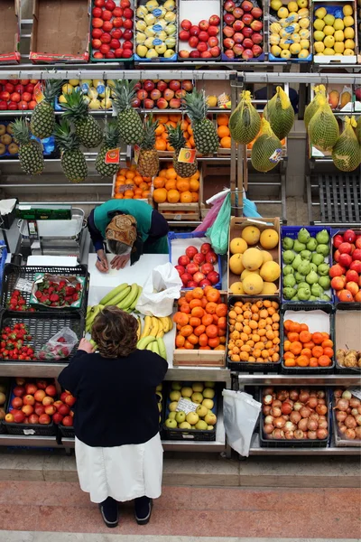 People at the Mercado da ribeira — Stock Photo, Image