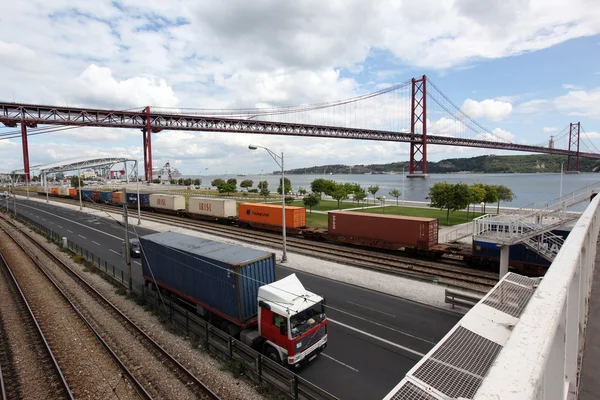 Ponte 25 de Abril Bridge in Lisbon — Stok fotoğraf