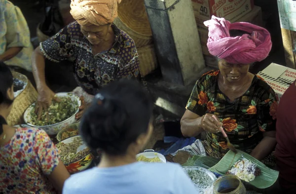 Personas en el mercado callejero — Foto de Stock