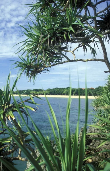 Pittoreska stranden nära Nusa Dua — Stockfoto