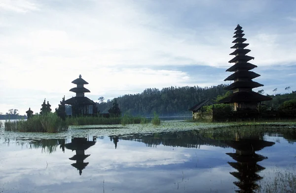 プラ ウルン ダヌ寺院 — ストック写真