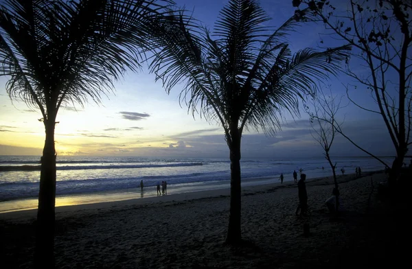 Personnes sur la plage près de Nusa Dua — Photo