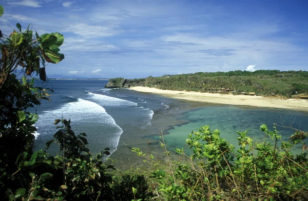 Живописный пляж недалеко от острова Бали — стоковое фото