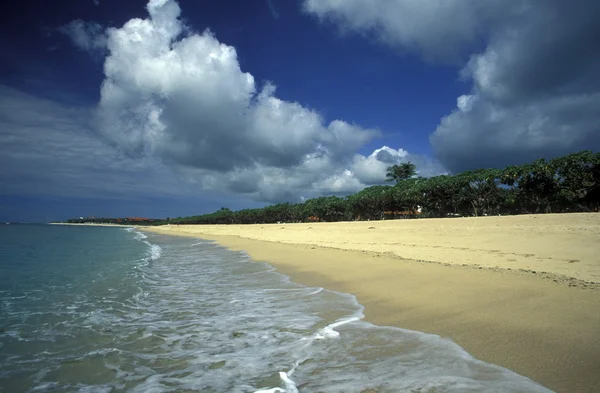 如诗如画的海滩，附近巴厘岛 — 图库照片