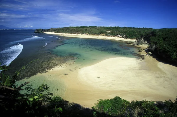 Malowniczej plaży w pobliżu wyspa Bali — Zdjęcie stockowe