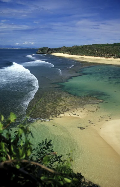 Malowniczej plaży w pobliżu wyspa Bali — Zdjęcie stockowe