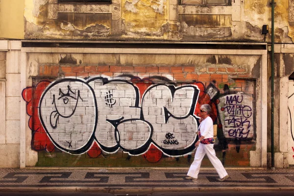 Nas ruas do centro da cidade de Lisbo — Fotografia de Stock