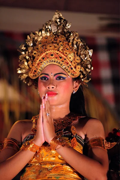传统的巴厘岛舞蹈在乌布镇 — 图库照片