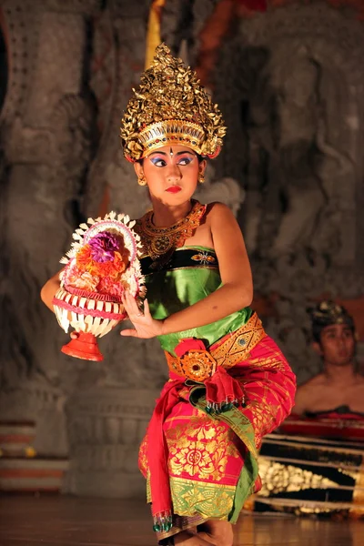 Traditionele dans van Bali in het centrum van Ubud — Stockfoto