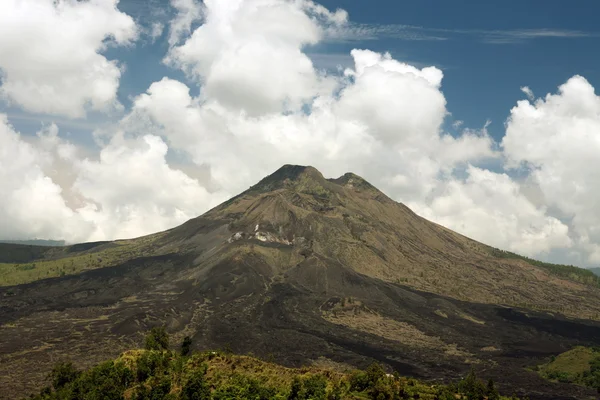 Vulkaan Mount Batur op het eiland Bali — Stockfoto