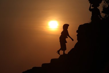 bir deniz yosunu bir çiftlikte çalışan insanlar