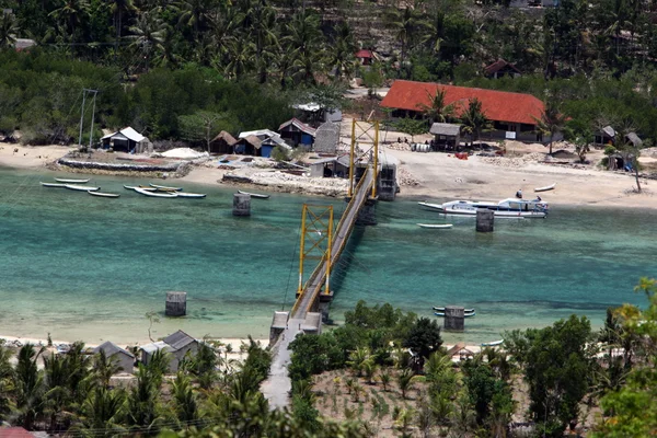 Küste auf der Insel nusa limbongan — Stockfoto