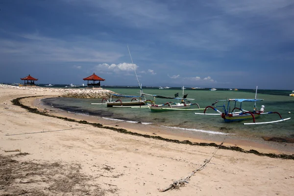 A sziget Nusa Lembongan partján — Stock Fotó