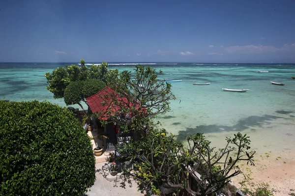 Ada Nusa Lembongan kıyısında — Stok fotoğraf