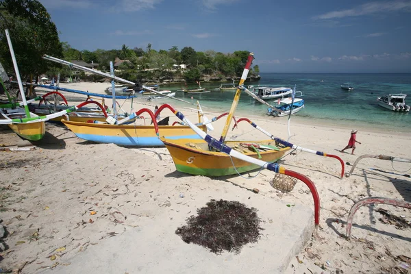 Costa en la isla Nusa Lembongan — Foto de Stock