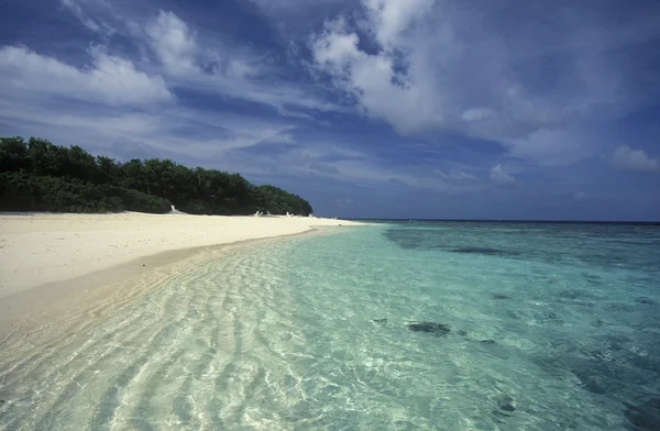 Praia pitoresca com a paisagem marinha — Fotografia de Stock