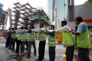 İnşaat alanındaki işçiler