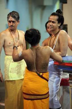 Geleneksel giysiler erkeklerde