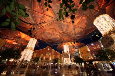 Clarke Quay adlı Singapur Nehri