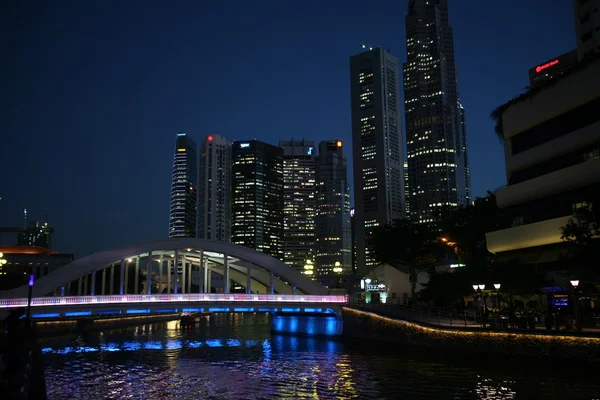Bank kwartaal aan de Singapore rivier — Stockfoto