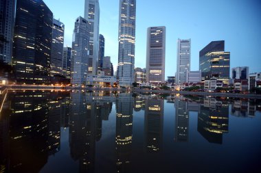 Gökdelenler Singapur Nehri üzerinde