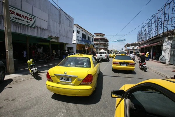 Straße mit Taxi in dili citi — Stockfoto