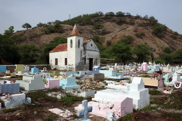 Cementerio tradicional en el pueblo de Moubisse —  Fotos de Stock