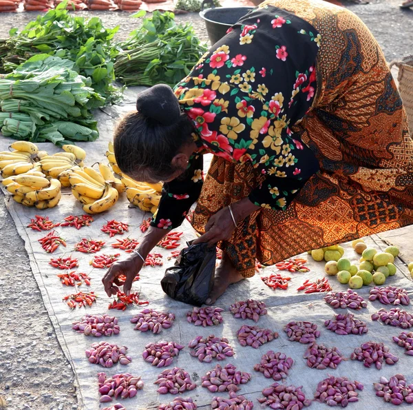 Mercado de verduras en el pueblo de Lospalos — Foto de Stock