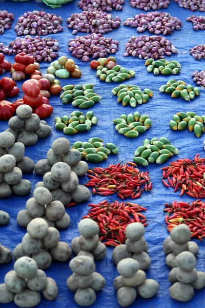 Mercado de verduras en el pueblo de Lospalos — Foto de Stock