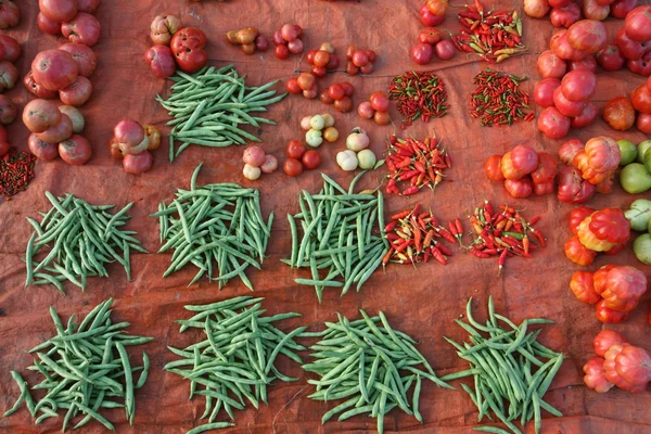 Mercado de verduras en el pueblo de Lospalos — Foto de Stock