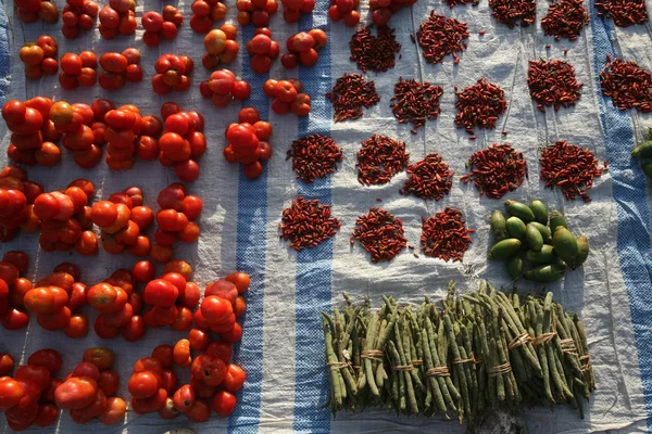 Mercado de verduras en el pueblo de Lospalos — Foto de Stock