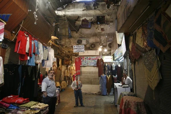 Commerces sur le marché ou souk — Photo