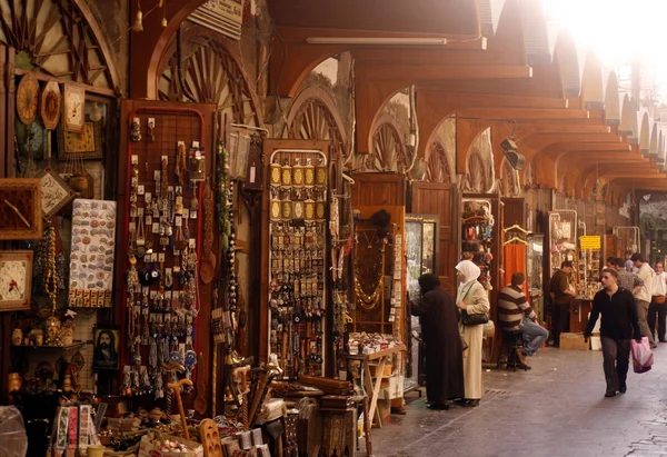 Commerces sur le marché ou souk — Photo