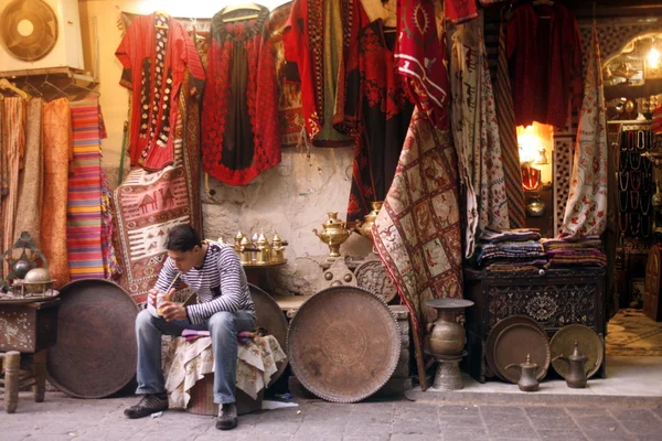 Negozi sul mercato o souq — Foto Stock