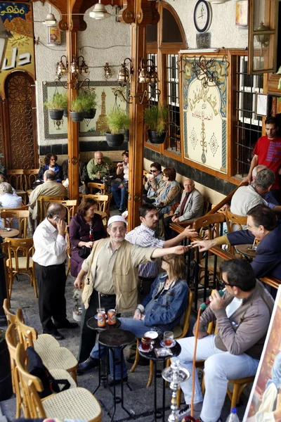 Pessoas no Café An Nafura — Fotografia de Stock