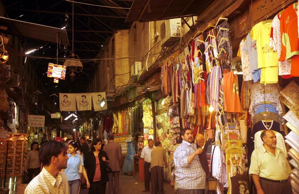 La gente al mercato nel centro storico Damasco — Foto Stock