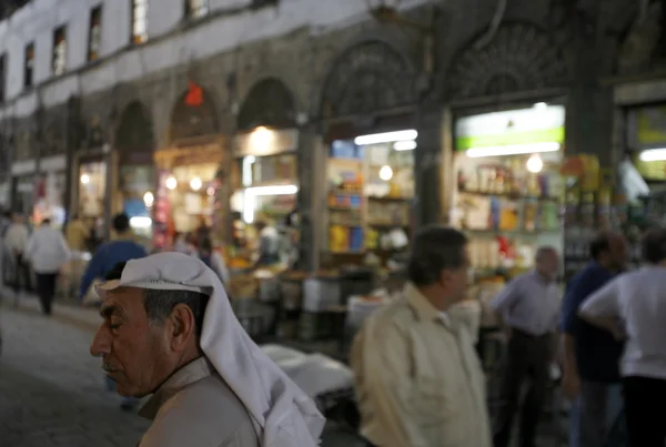 Menschen auf dem Markt in der Altstadt — Stockfoto