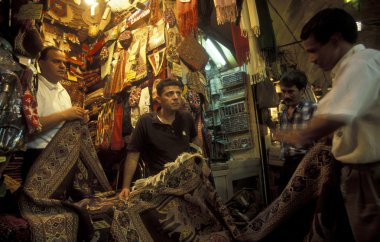 müşteriler için gösterilen Halı satıcıları 